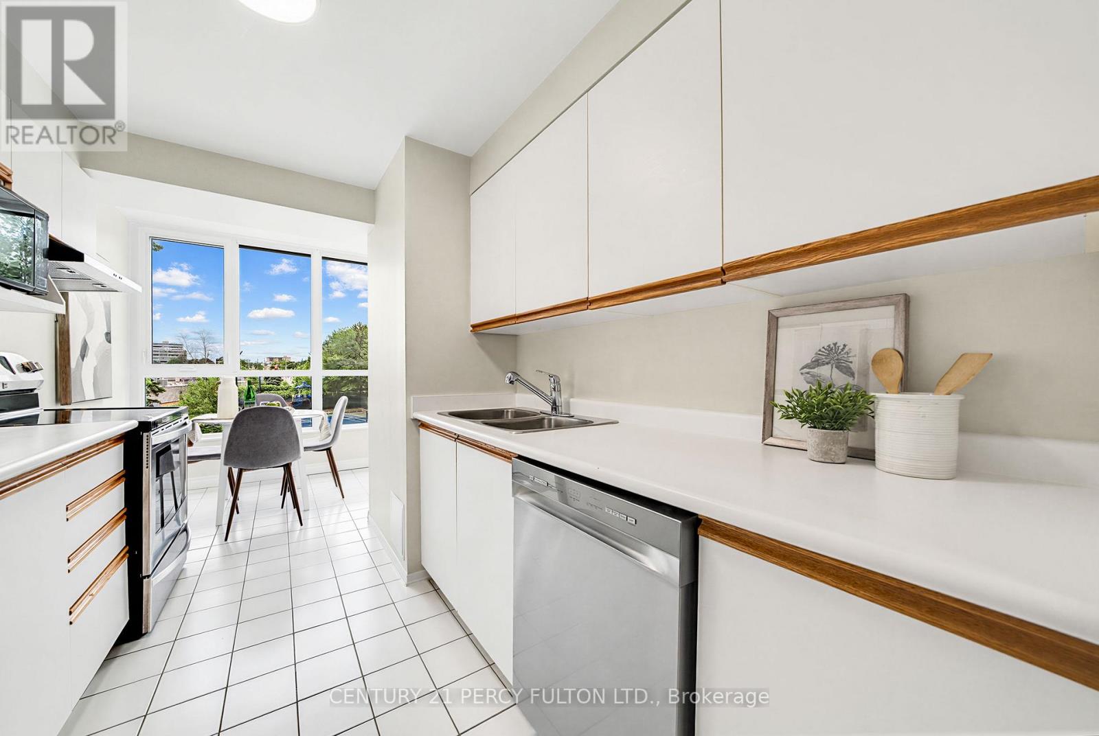 #206B 3231 EGLINTON AVENUE E - 8