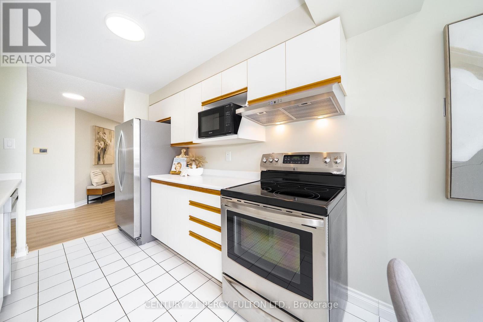 #206B 3231 EGLINTON AVENUE E - 9