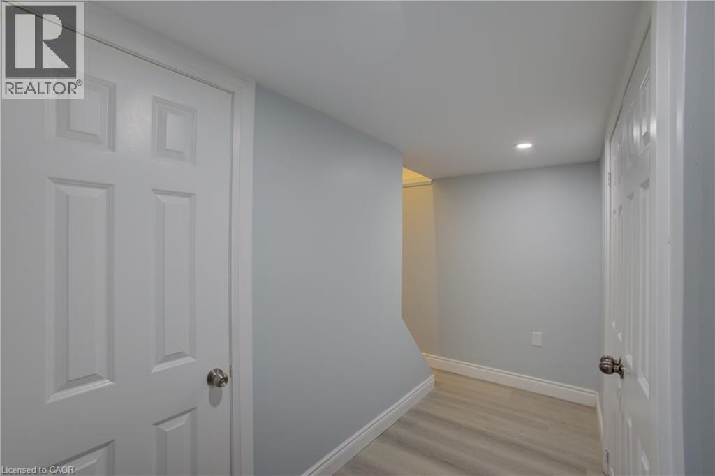 4 BROWNS Lane - 32