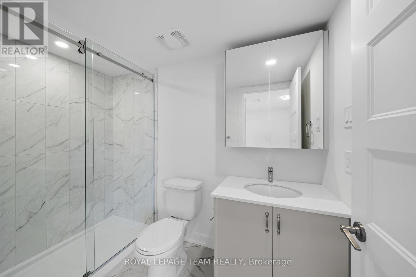 3 Bed, 2 Bath Multi-Family for Rent in Ottawa – MAIN – 998 HOLLINGTON STREET, Ottawa – MLS# X13592268 - Image 15