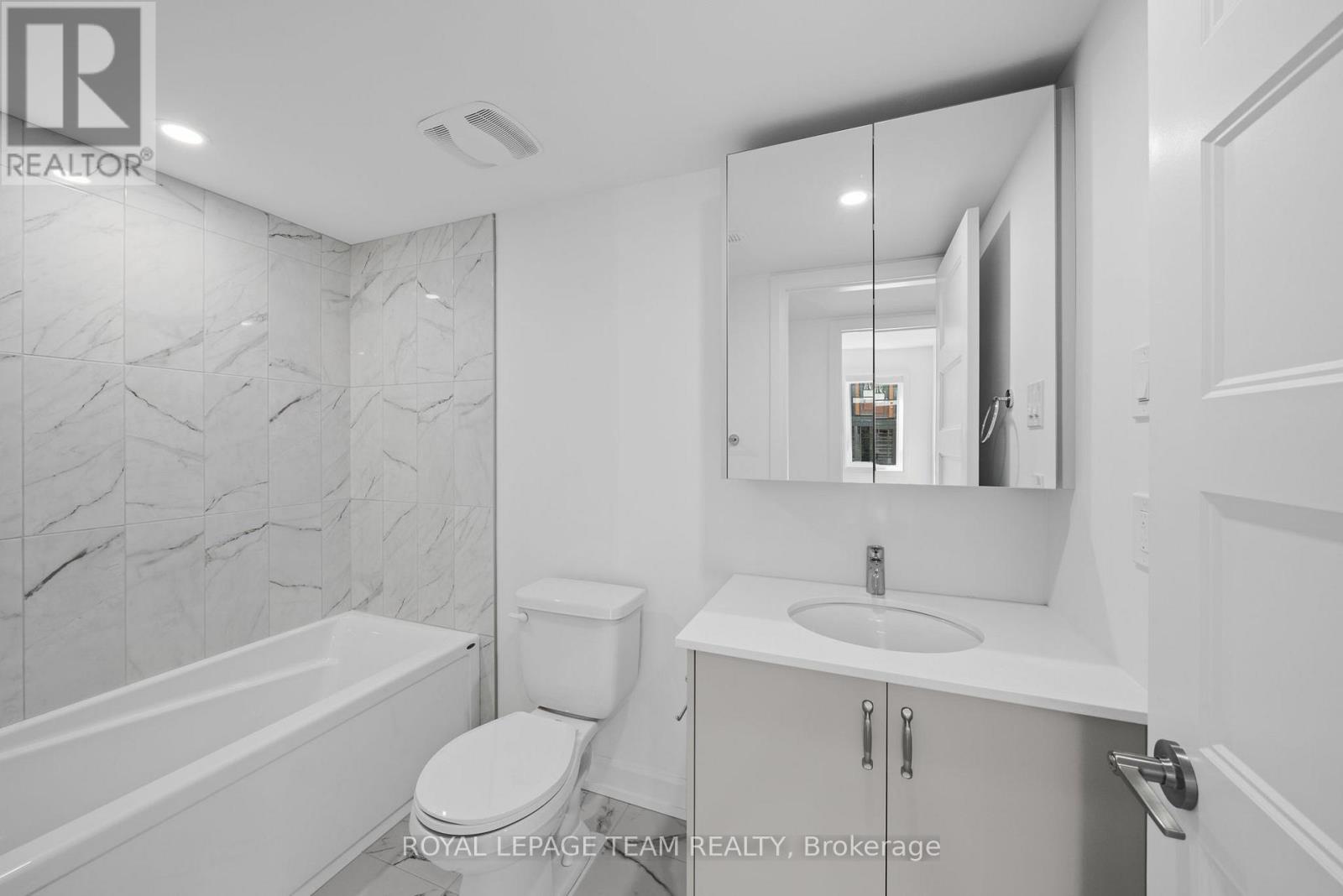 3 Bed, 2 Bath Multi-Family for Rent in Ottawa – MAIN – 998 HOLLINGTON STREET, Ottawa – MLS# X13592268 - Image 21