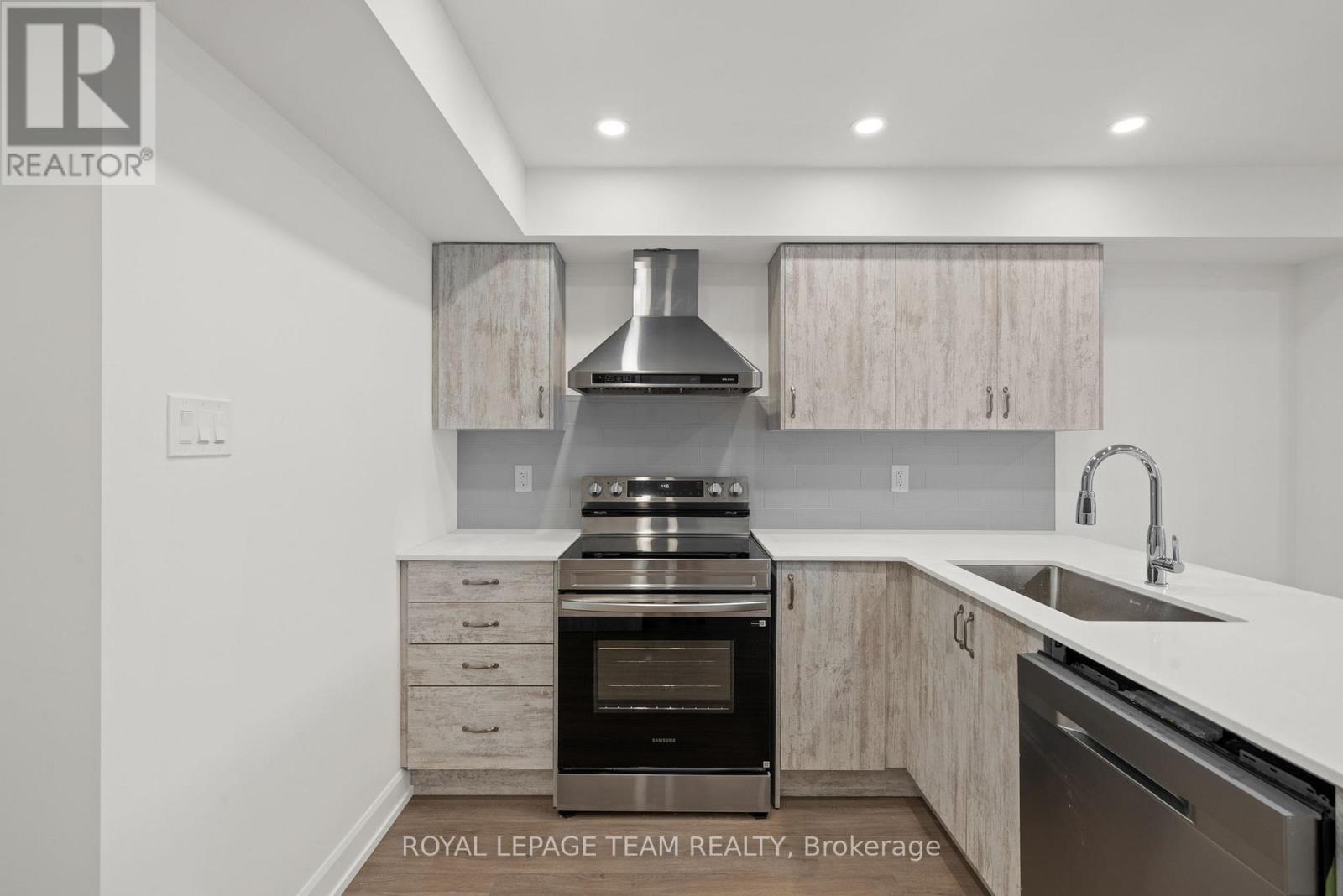 3 Bed, 2 Bath Multi-Family for Rent in Ottawa – MAIN – 998 HOLLINGTON STREET, Ottawa – MLS# X13592268 - Image 8