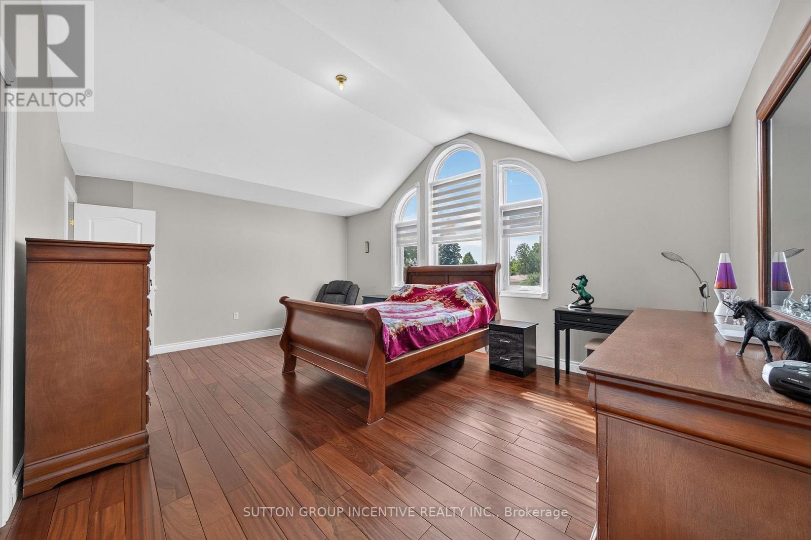 850 LESLIE DRIVE - 11