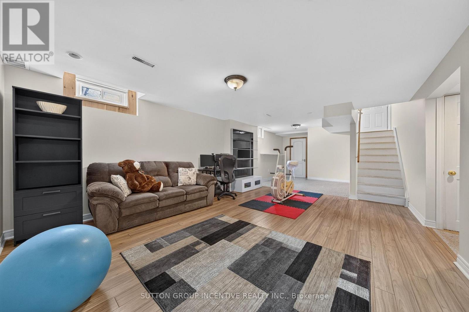 850 LESLIE DRIVE - 16