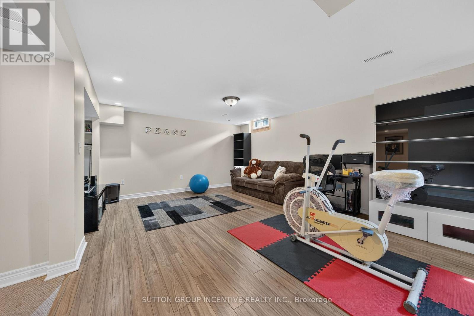 850 LESLIE DRIVE - 18