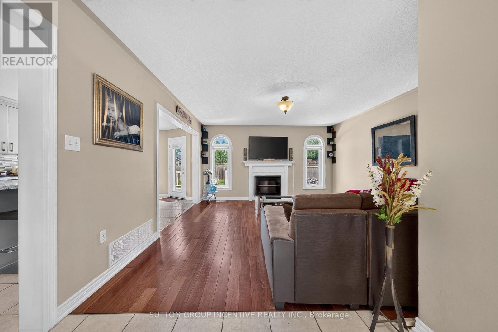 850 LESLIE DRIVE - 3