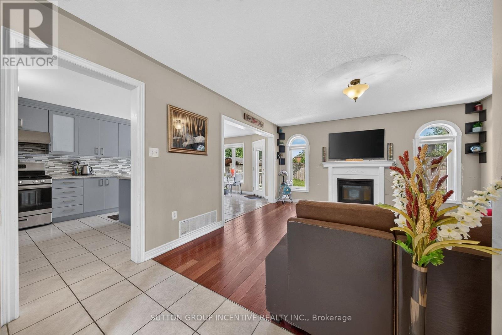 850 LESLIE DRIVE - 4