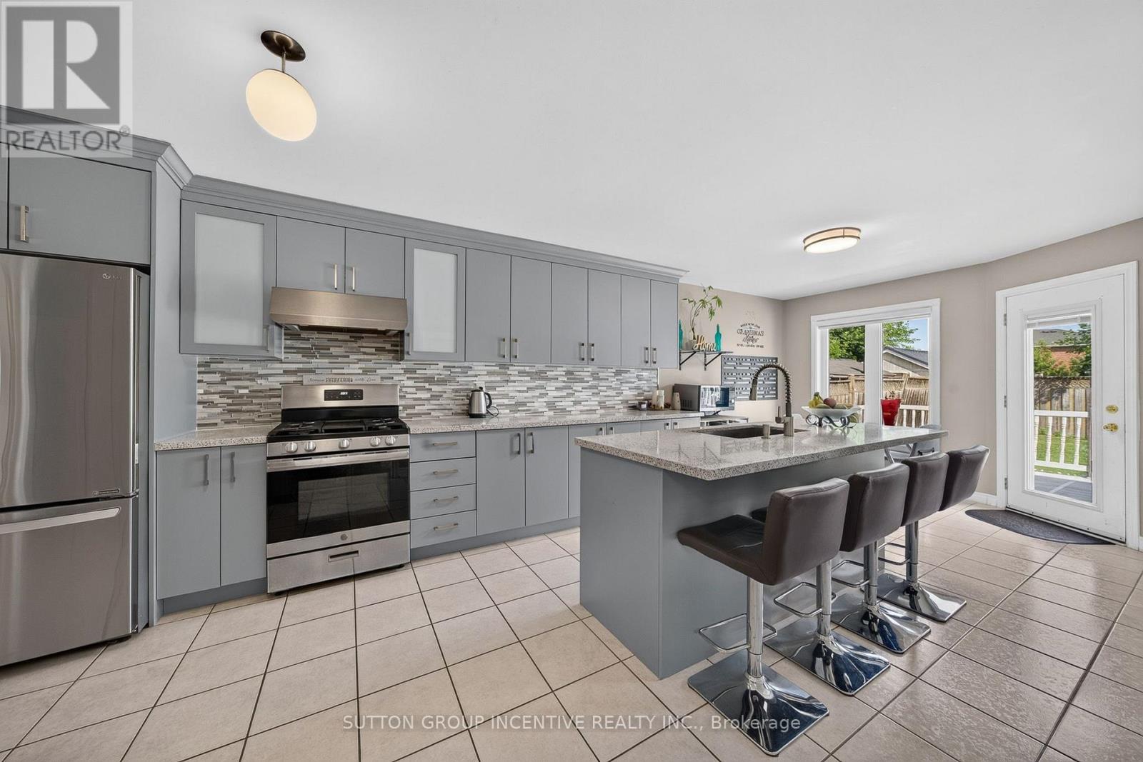 850 LESLIE DRIVE - 6