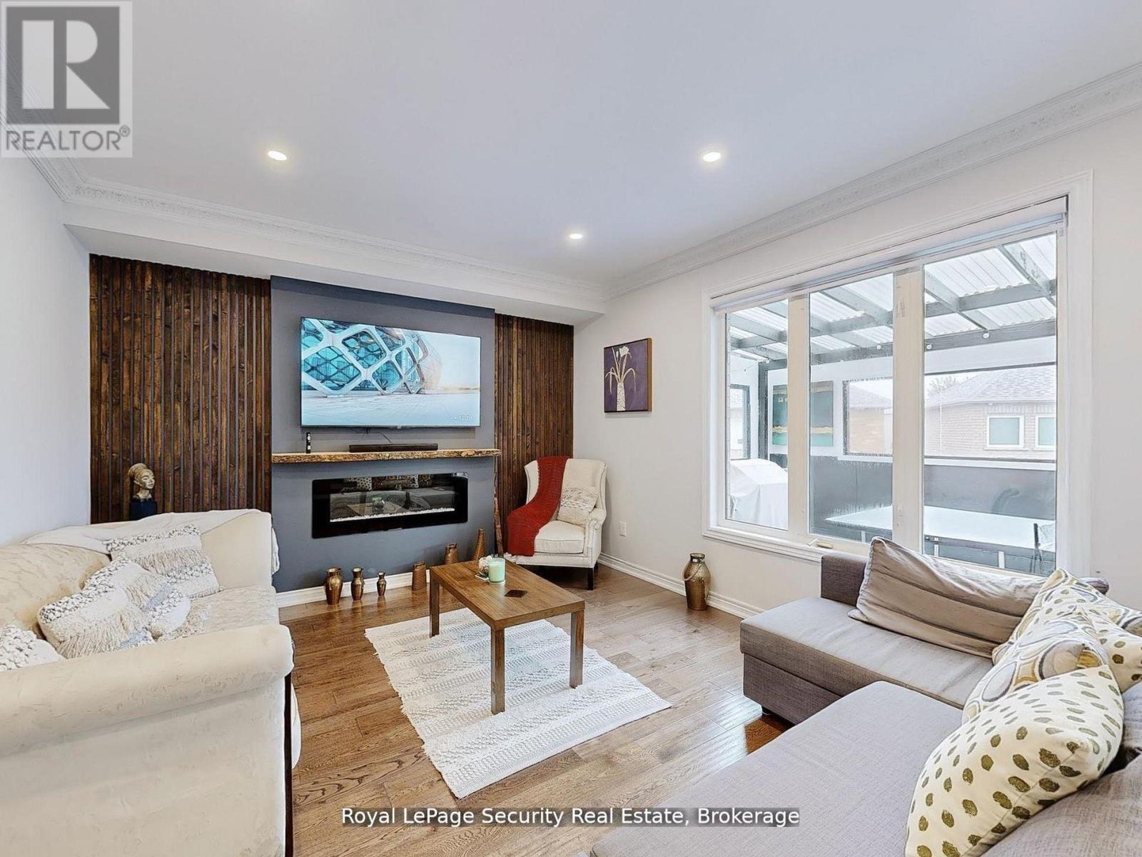 128 DAISEYFIELD CRESCENT - 12