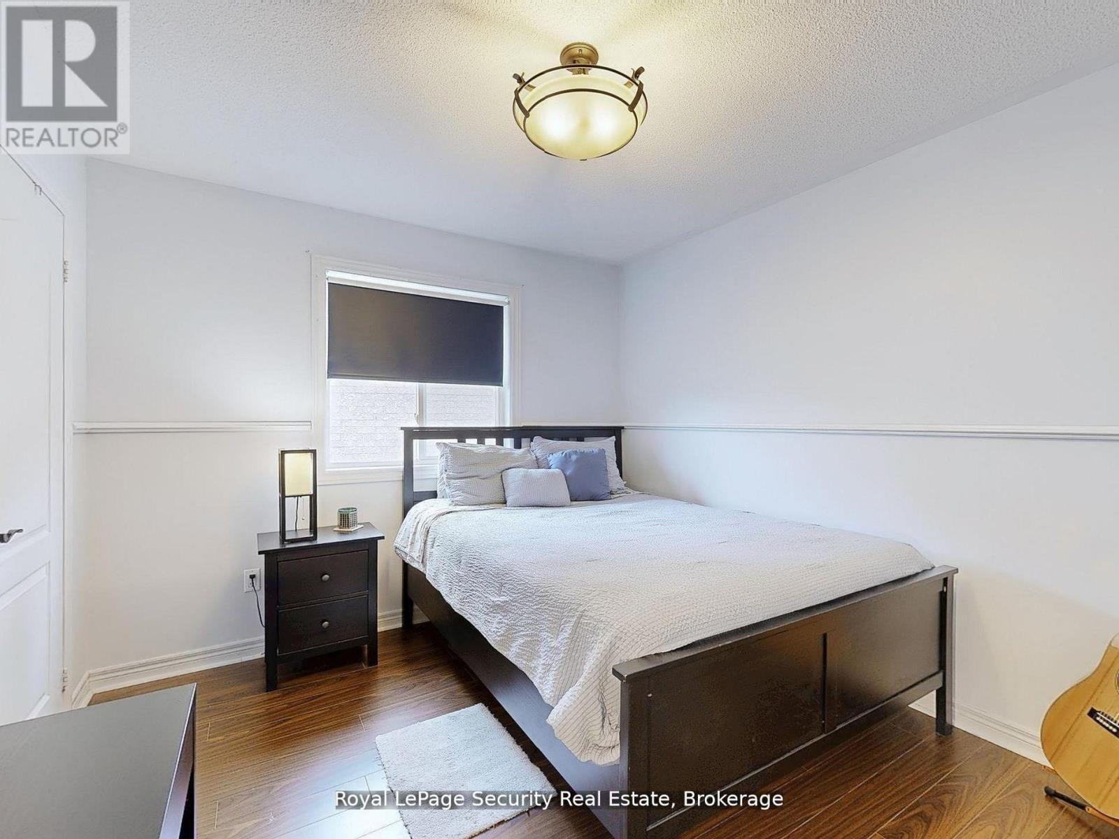 128 DAISEYFIELD CRESCENT - 32