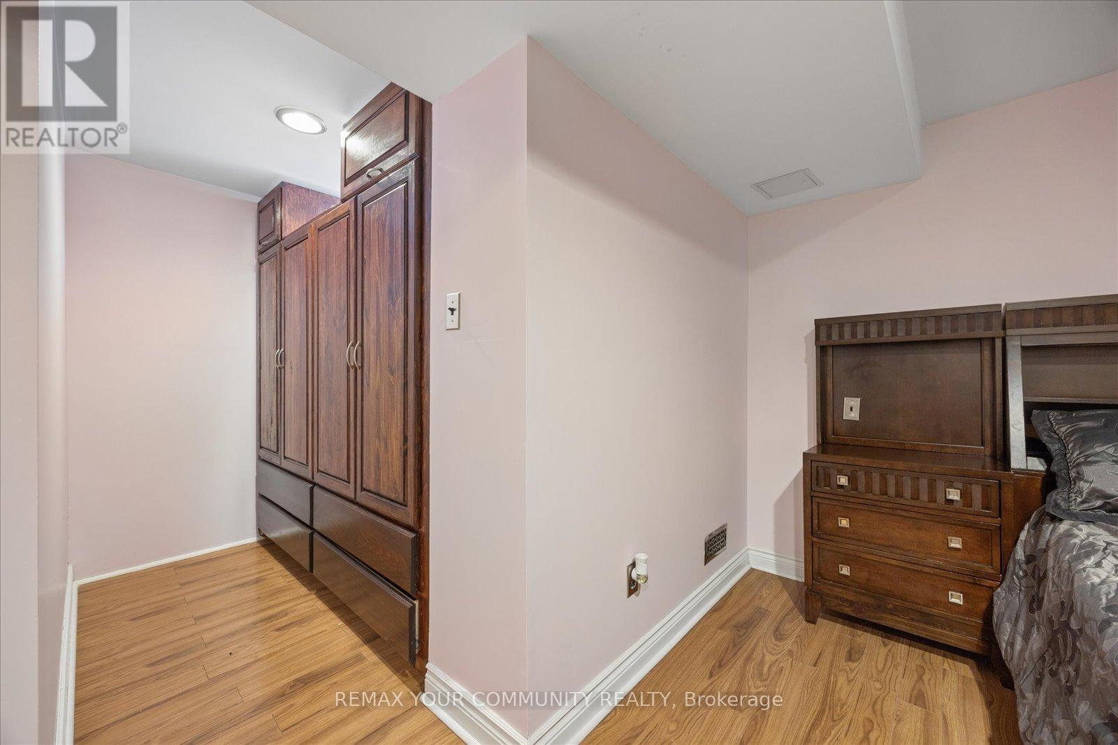 41 OLD COLONY ROAD - 35