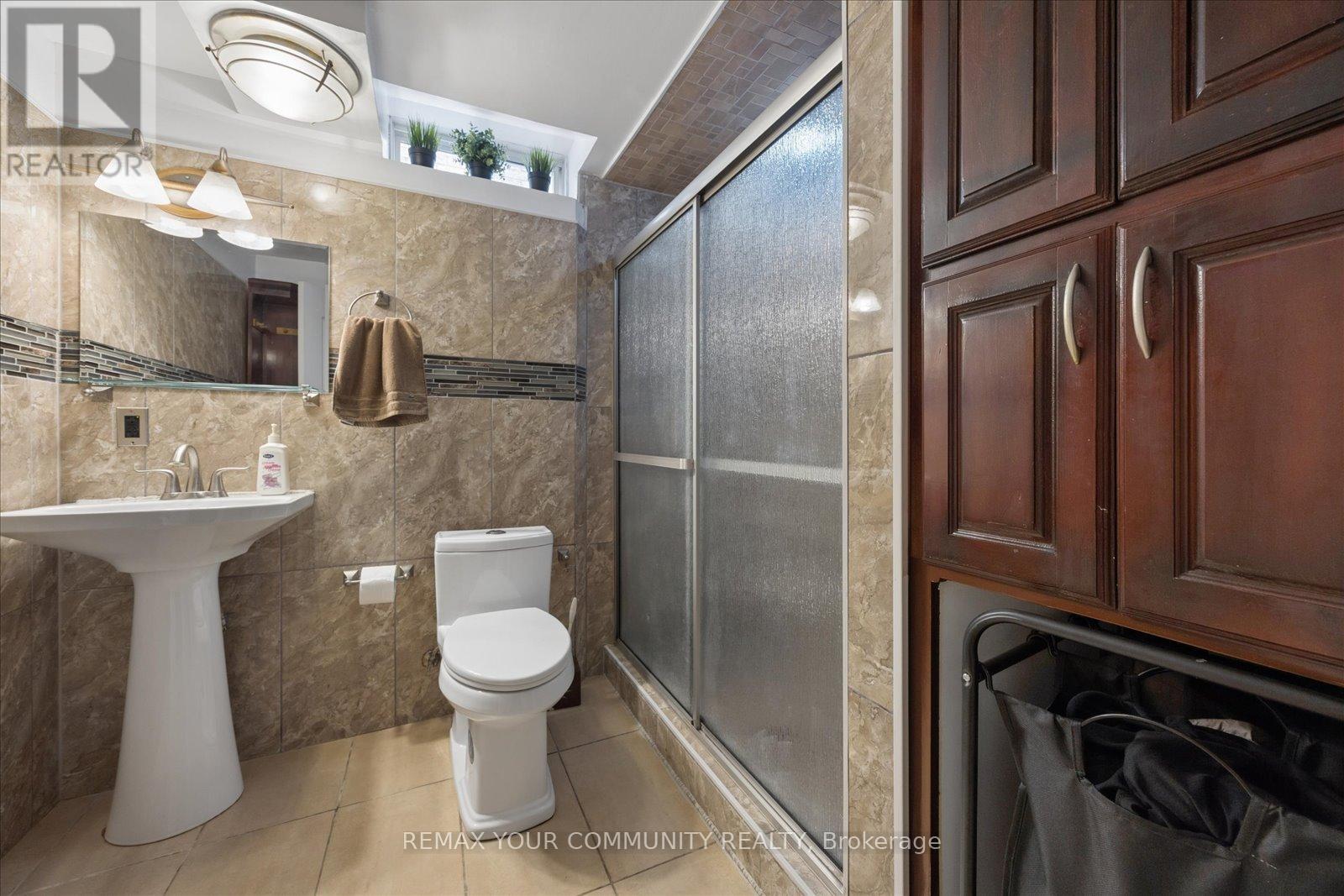41 OLD COLONY ROAD - 37
