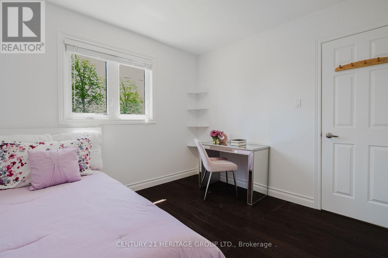 #35 80 MCCALLUM DRIVE - 25
