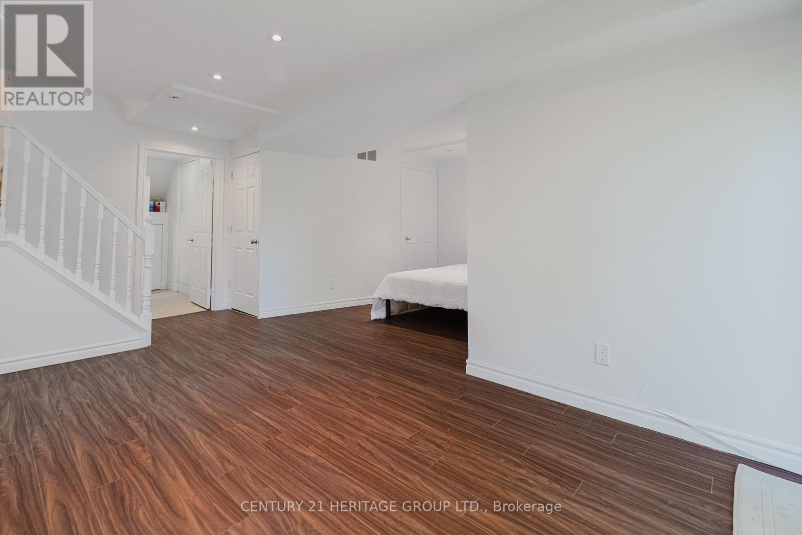 #35 80 MCCALLUM DRIVE - 32