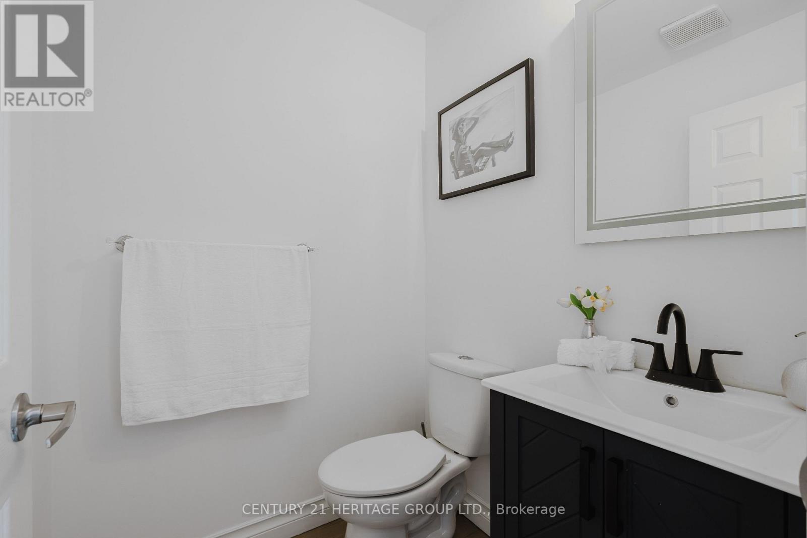 #35 80 MCCALLUM DRIVE - 34