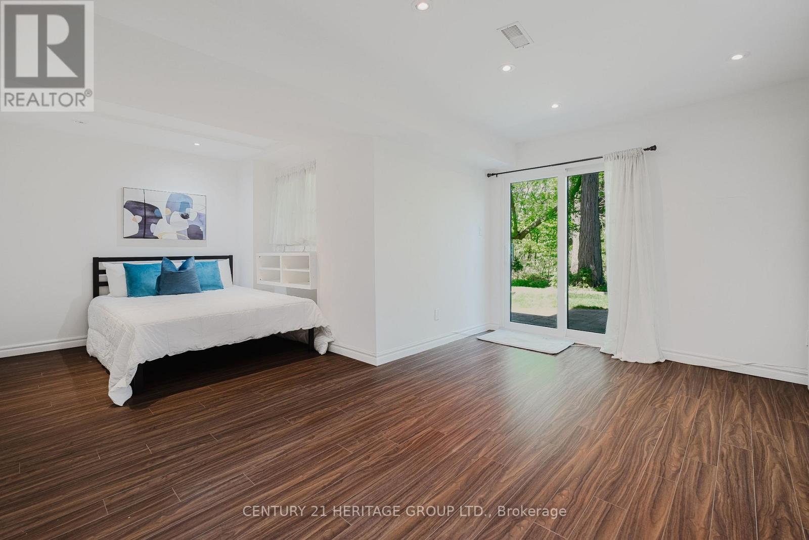 #35 80 MCCALLUM DRIVE - 40