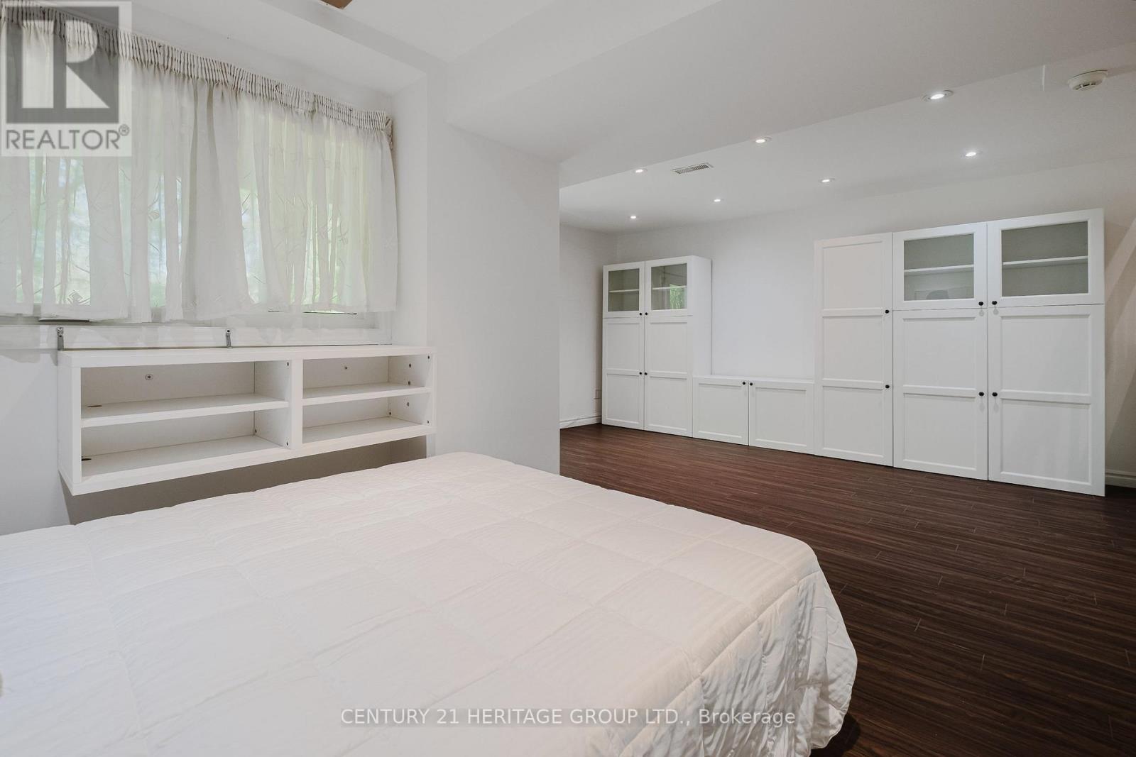 #35 80 MCCALLUM DRIVE - 41