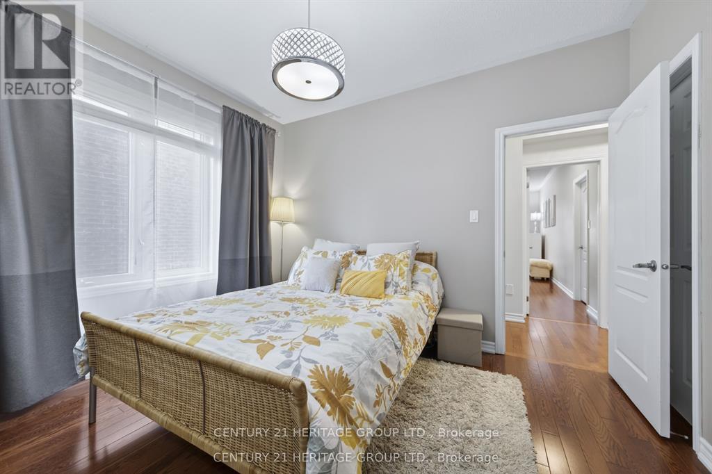 136 RIVEREDGE DRIVE - 23