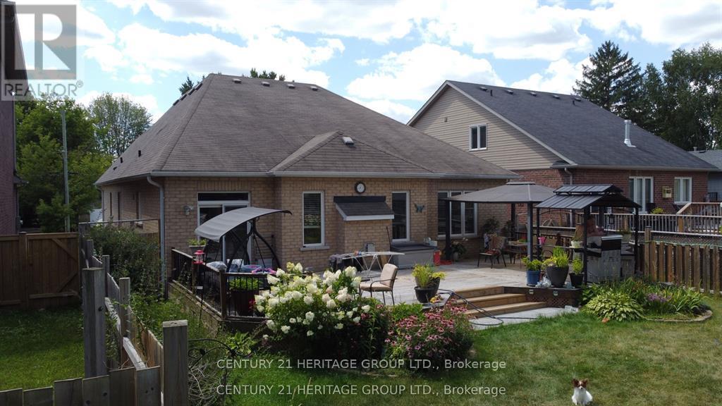 136 RIVEREDGE DRIVE - 37