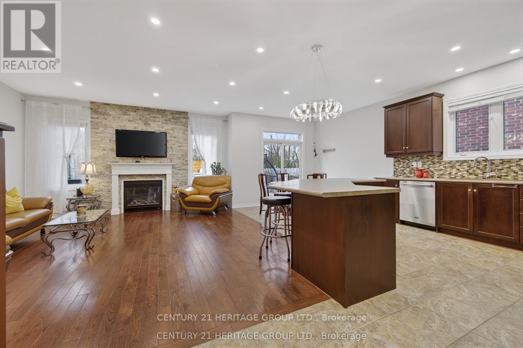 136 RIVEREDGE DRIVE - 7