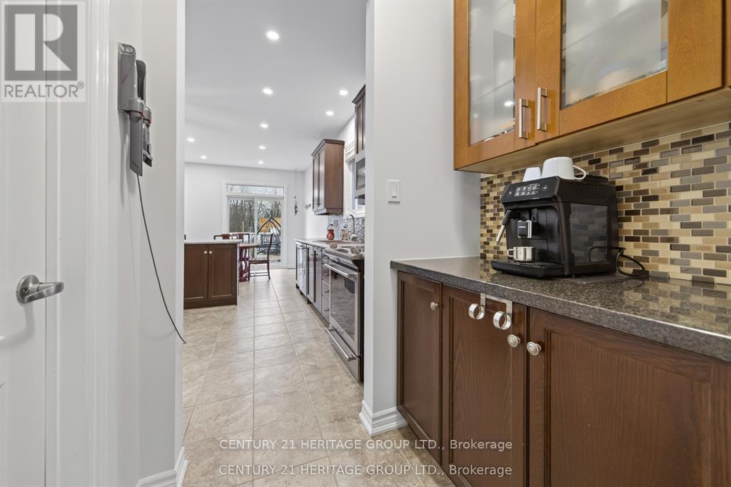 136 RIVEREDGE DRIVE - 8