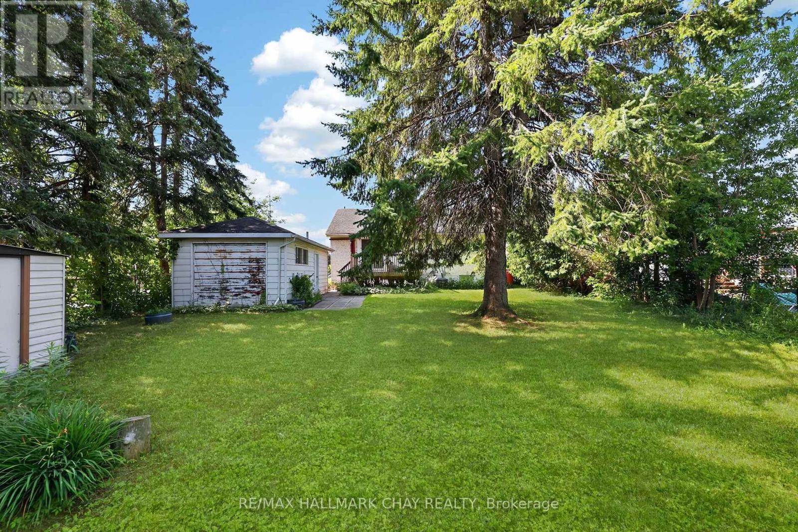 348 GROVE STREET E - 14