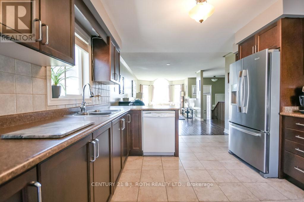 12 WHITE CRESCENT - 11