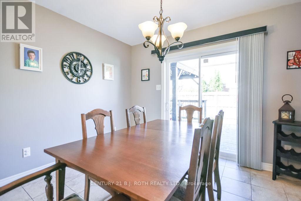 12 WHITE CRESCENT - 12