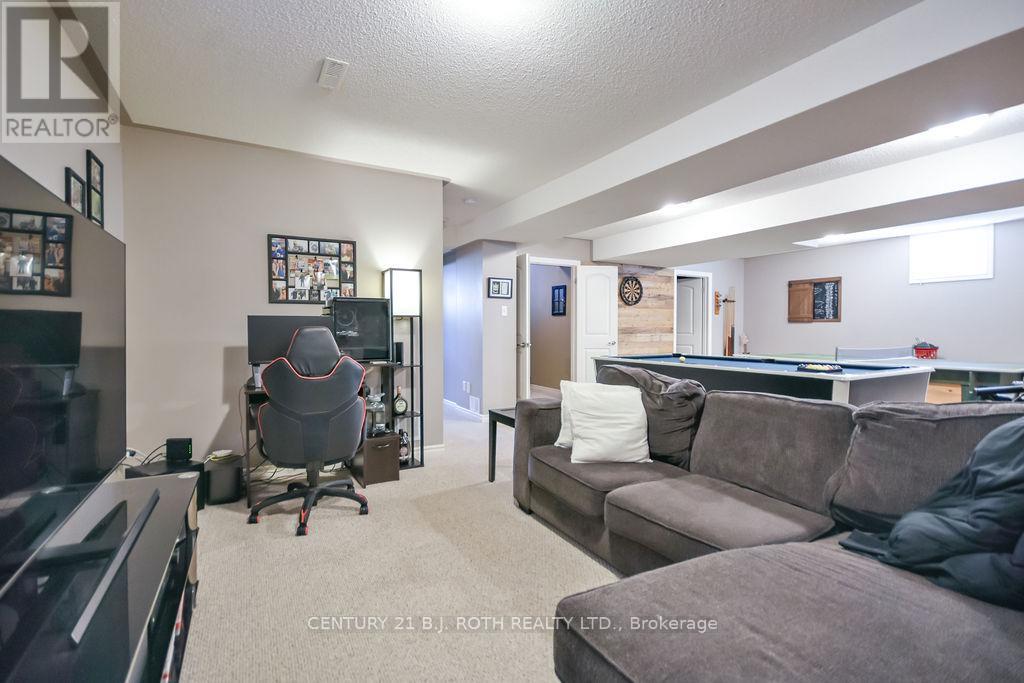 12 WHITE CRESCENT - 27