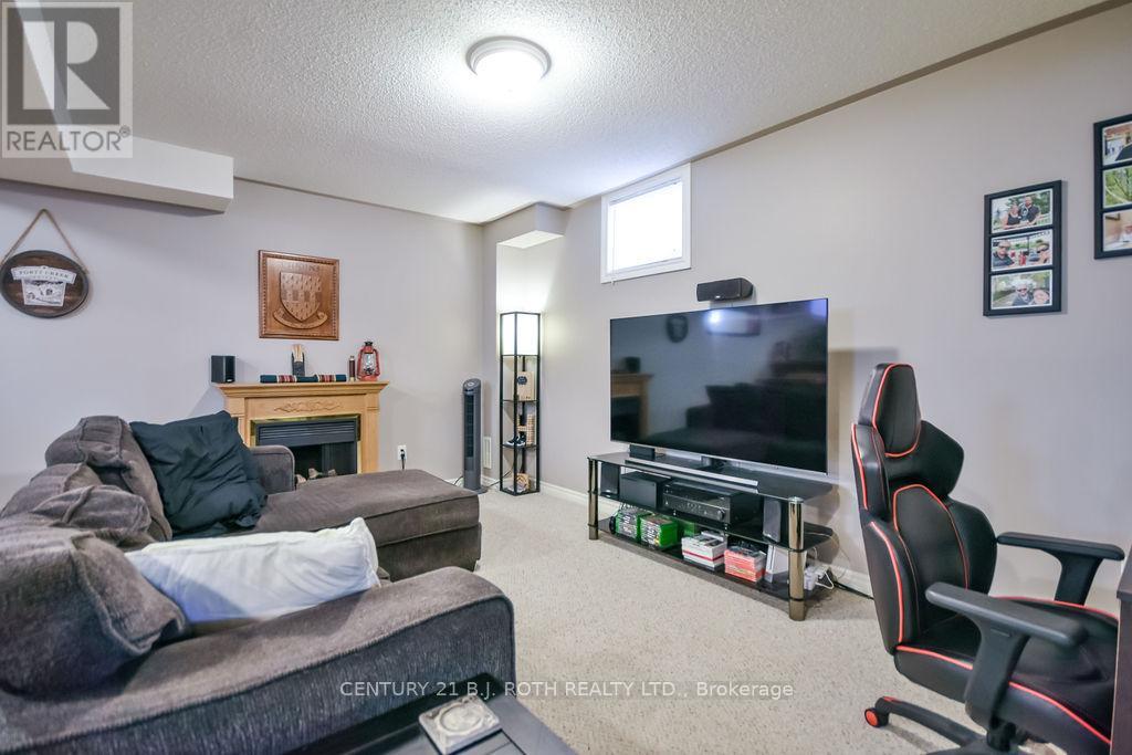 12 WHITE CRESCENT - 28