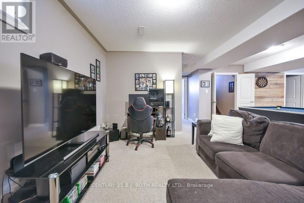 12 WHITE CRESCENT - 29