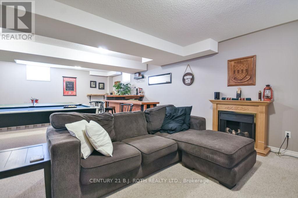 12 WHITE CRESCENT - 31