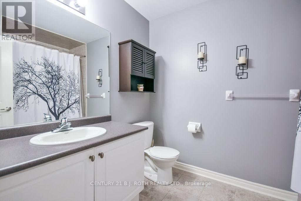 12 WHITE CRESCENT - 32