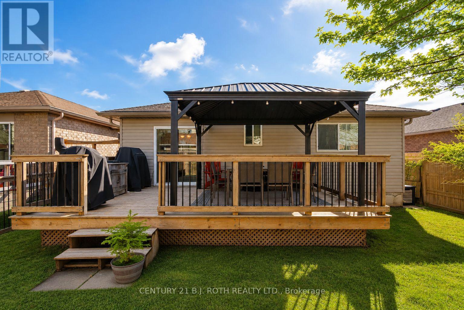 12 WHITE CRESCENT - 37