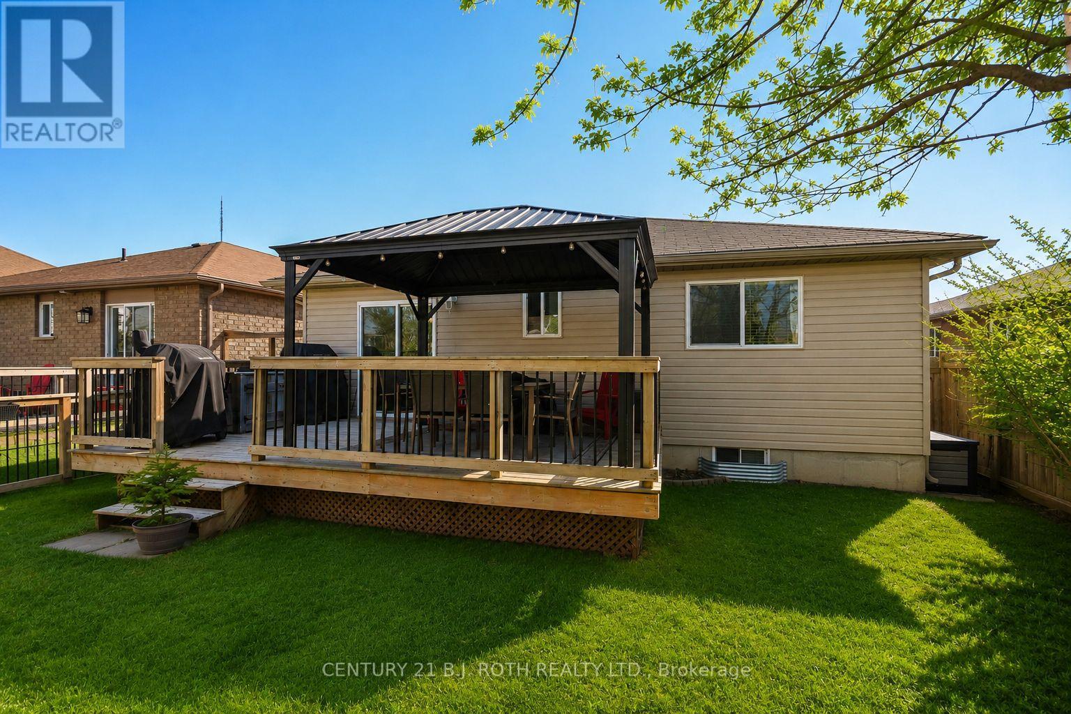 12 WHITE CRESCENT - 38