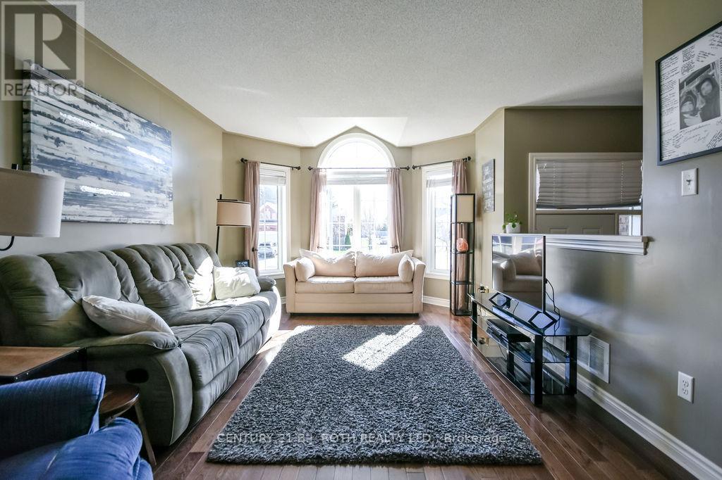 12 WHITE CRESCENT - 4