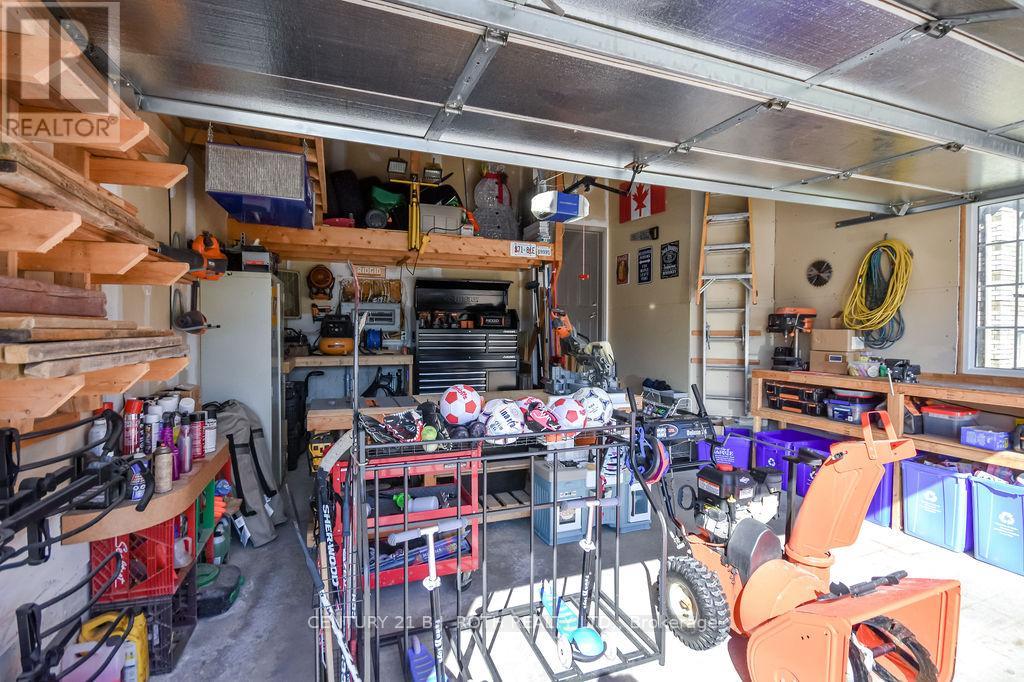 12 WHITE CRESCENT - 41