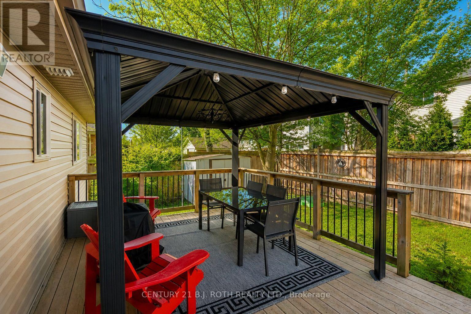 12 WHITE CRESCENT - 46