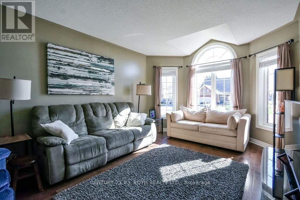 12 WHITE CRESCENT - 5