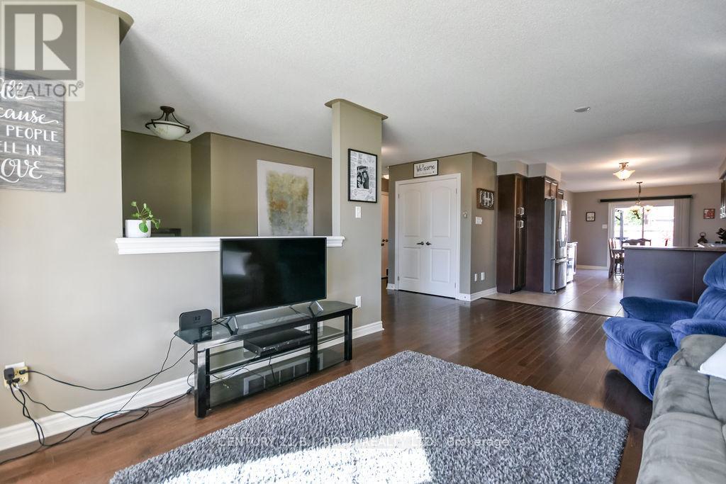 12 WHITE CRESCENT - 6