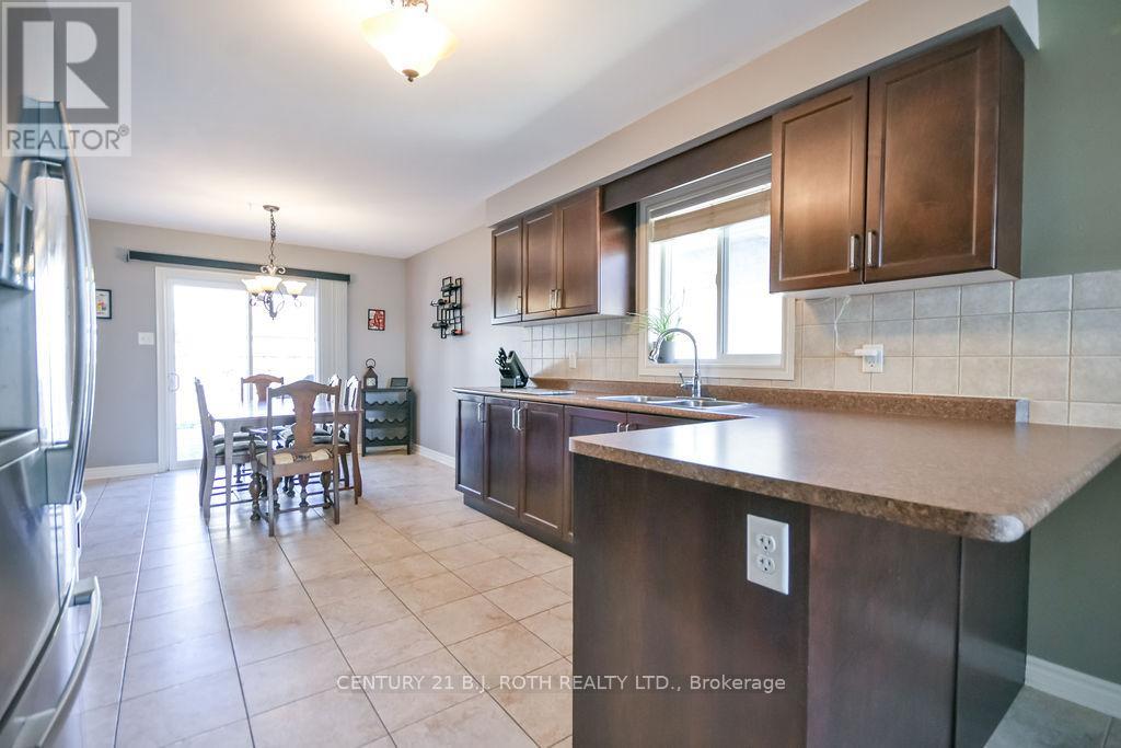 12 WHITE CRESCENT - 8