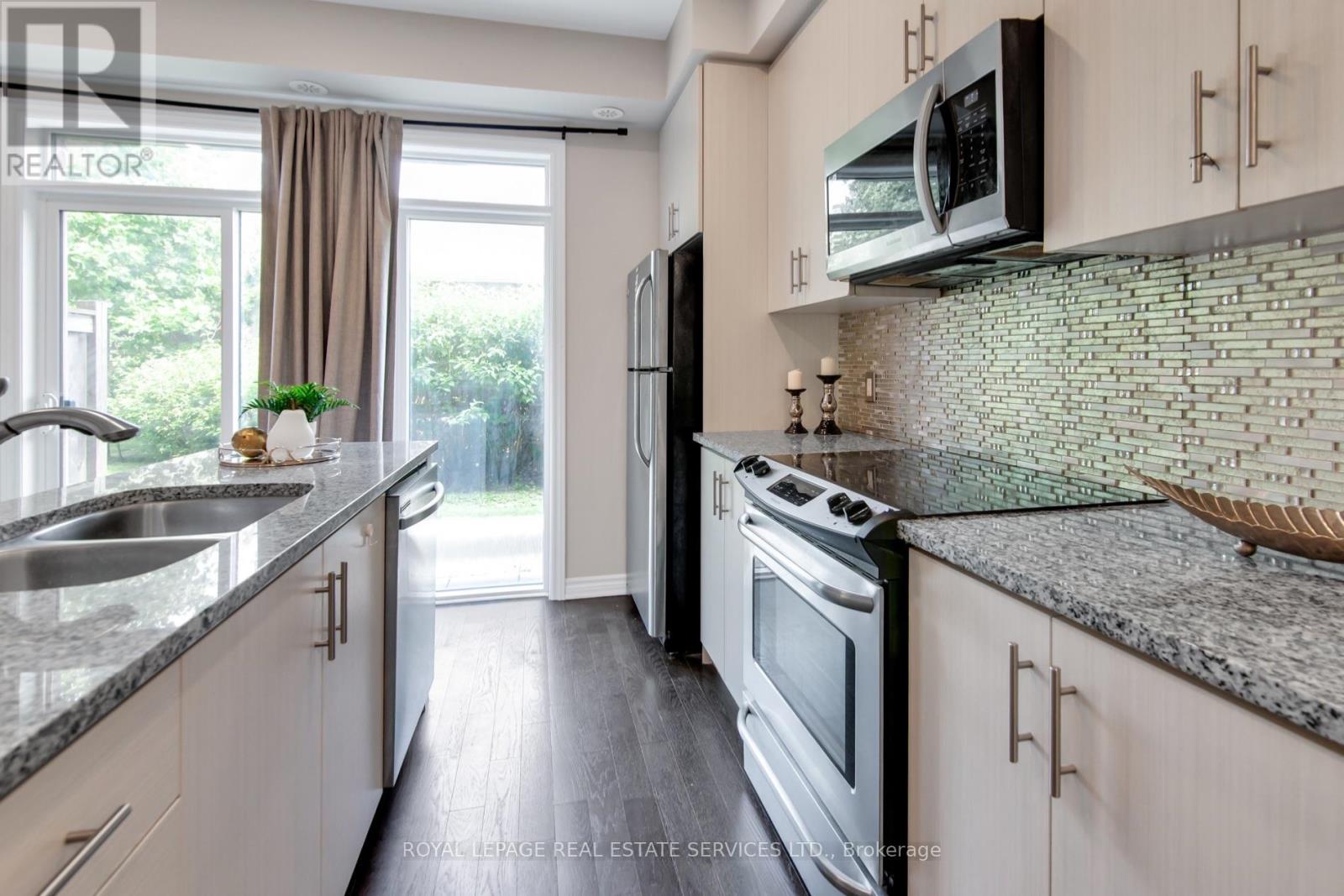#47 636 EVANS AVENUE - 8