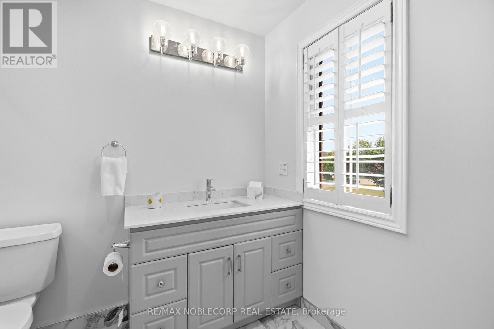 111 EMILY CARR CRESCENT - 29