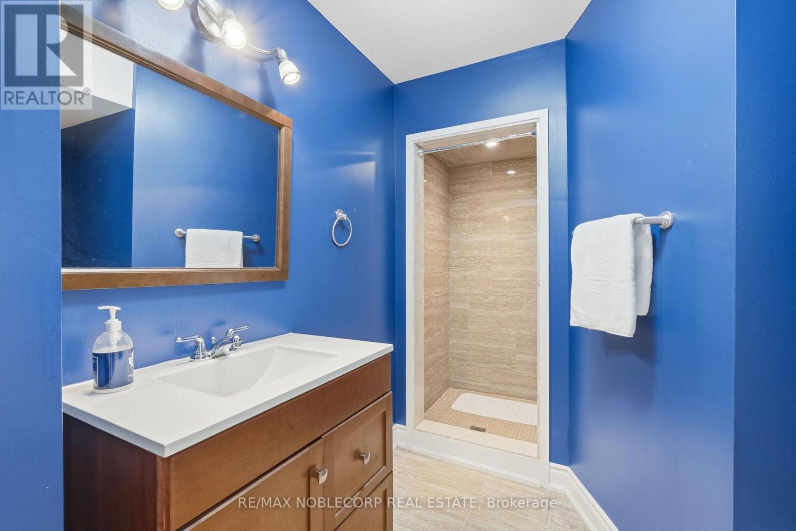 111 EMILY CARR CRESCENT - 35