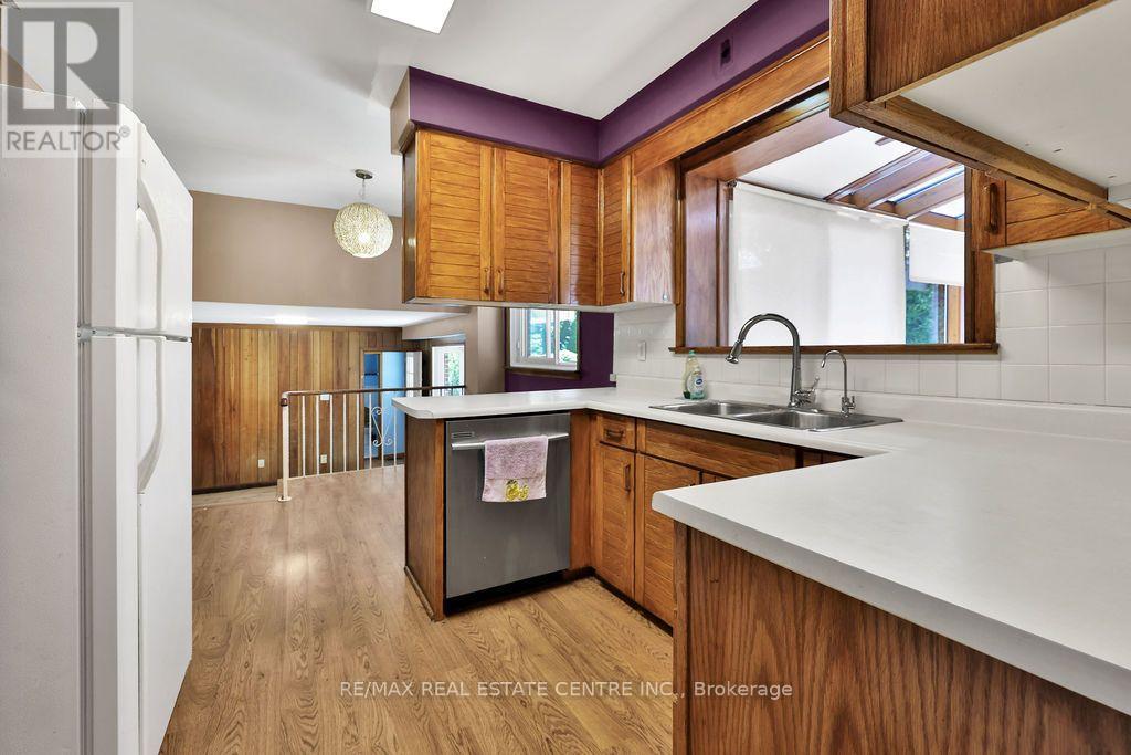 1366 ALDO DRIVE - 13