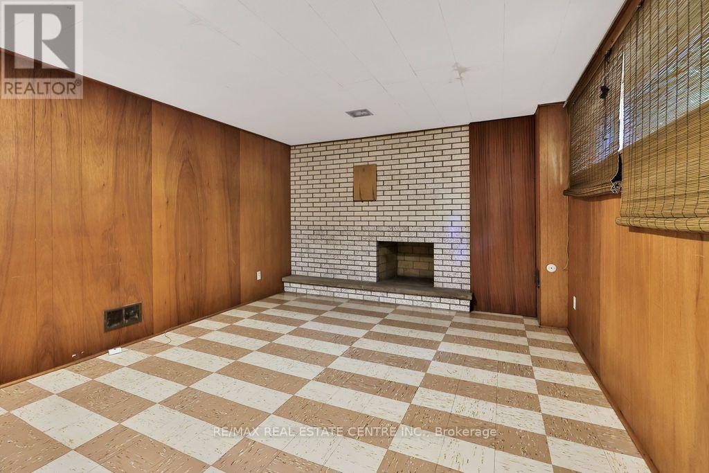1366 ALDO DRIVE - 21
