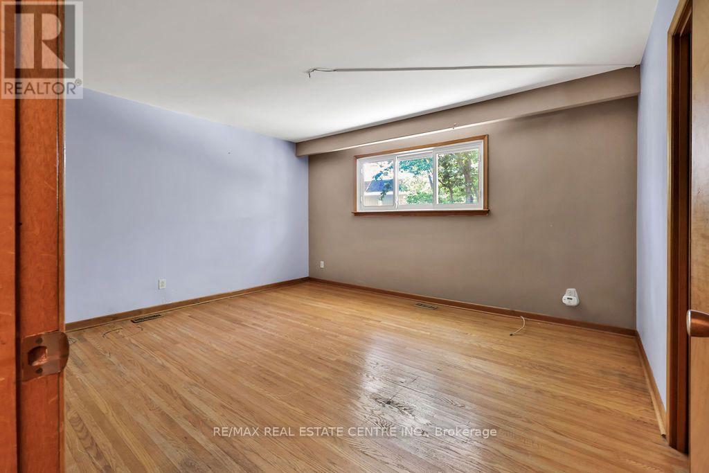 1366 ALDO DRIVE - 24