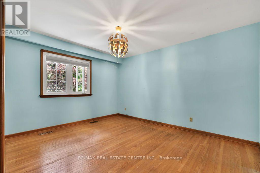 1366 ALDO DRIVE - 26
