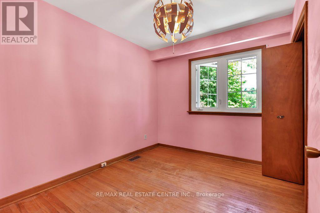 1366 ALDO DRIVE - 28