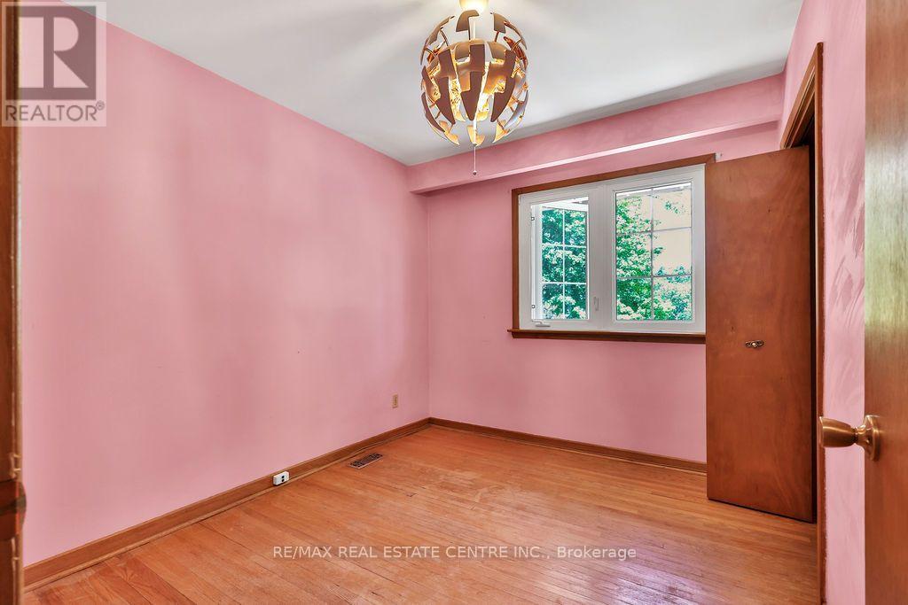 1366 ALDO DRIVE - 29